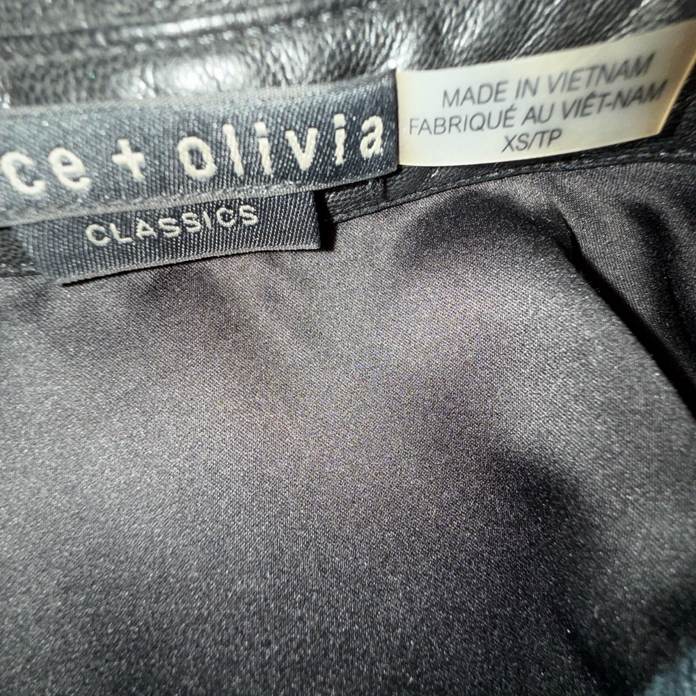 Alice+Olivia vegan leather puff sleeve blouse with a collar XS - Picture 6 of 7